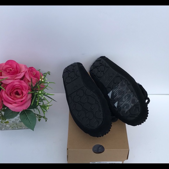 UGG Dakota Double Bow - Picture 5 of 9